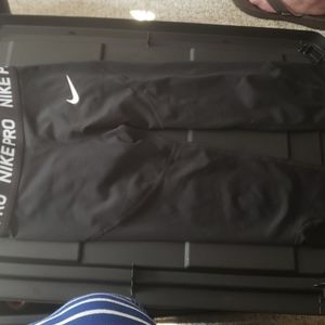 Nike pro leggings size small